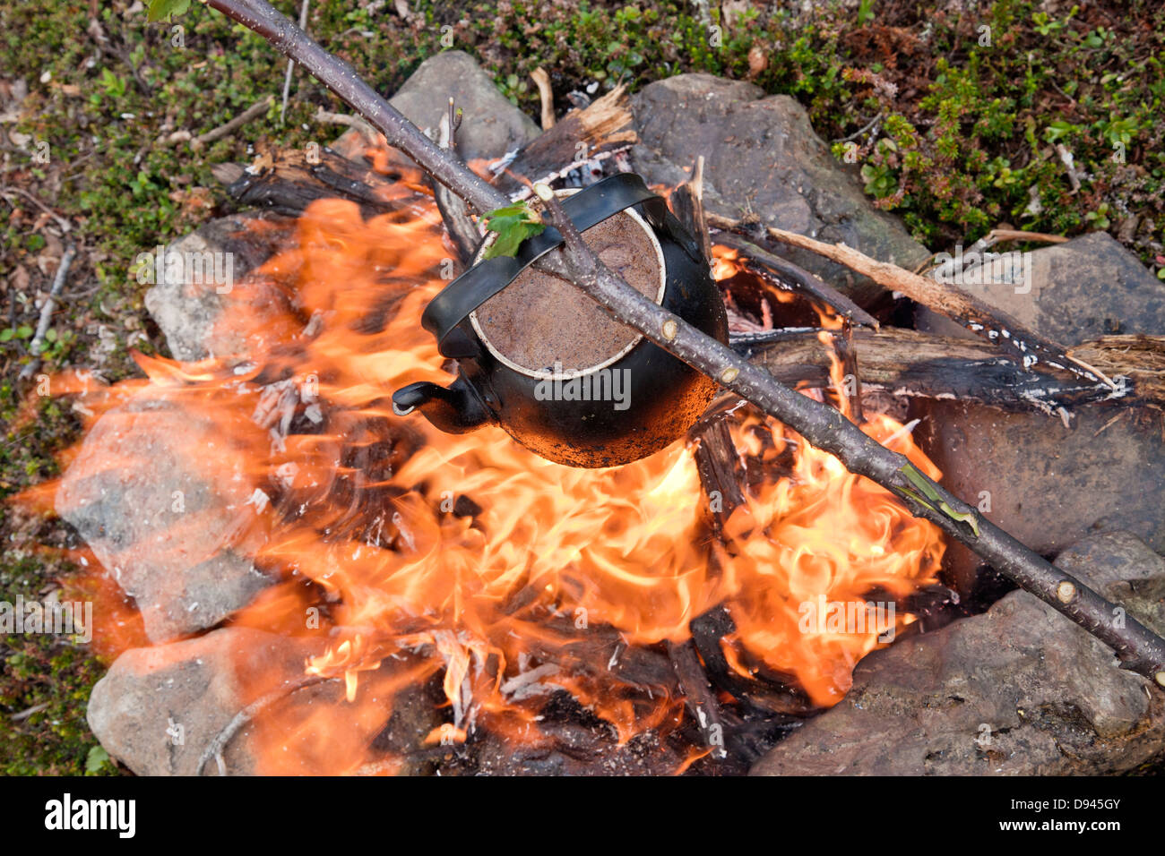 camping - kettle over campfire, Stock Video