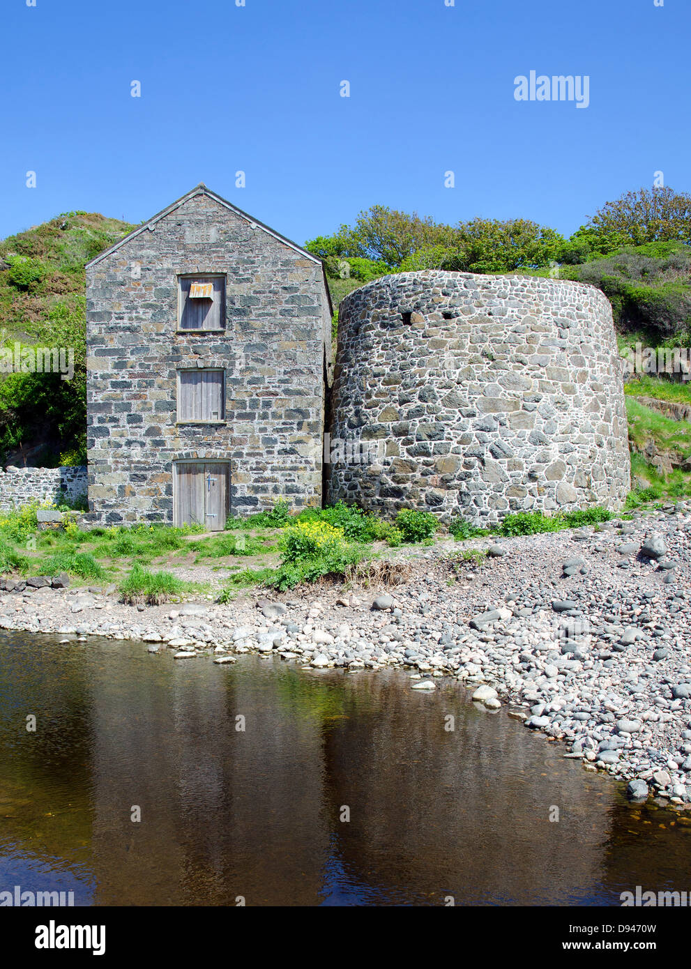 the-old-serpentine-works-at-poltesco-near-kennack-sands-in-cornwall-uk