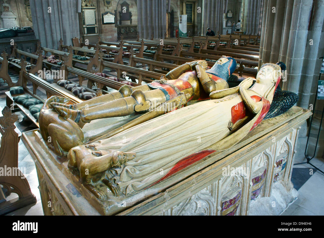 Worcester Cathedral, England. 14 C. carved stone tomb effigies of Sir John Beauchamp of Holt and his wife Joan Stock Photo