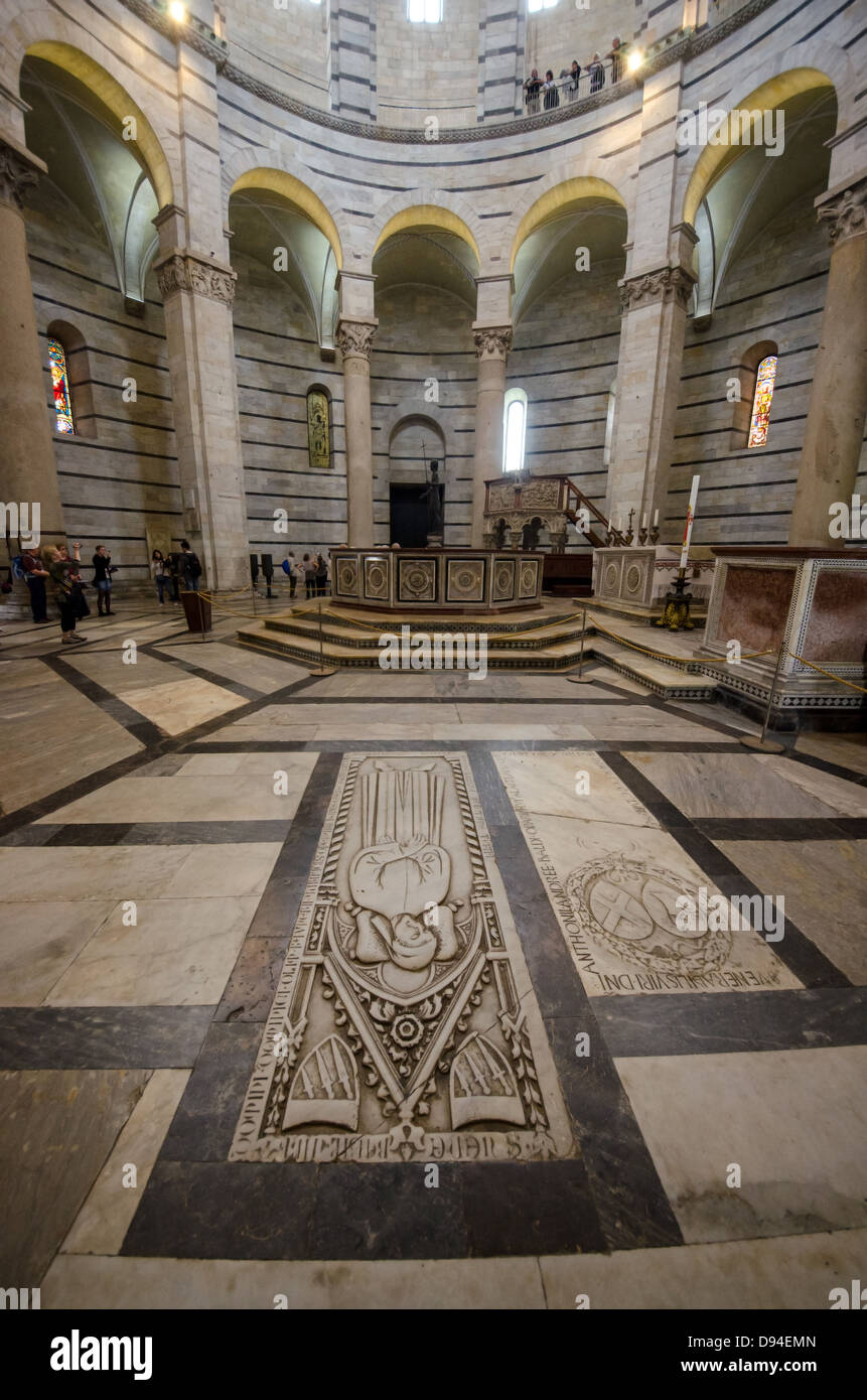 a view of the baptistery interiors in Pisa Stock Photo - Alamy