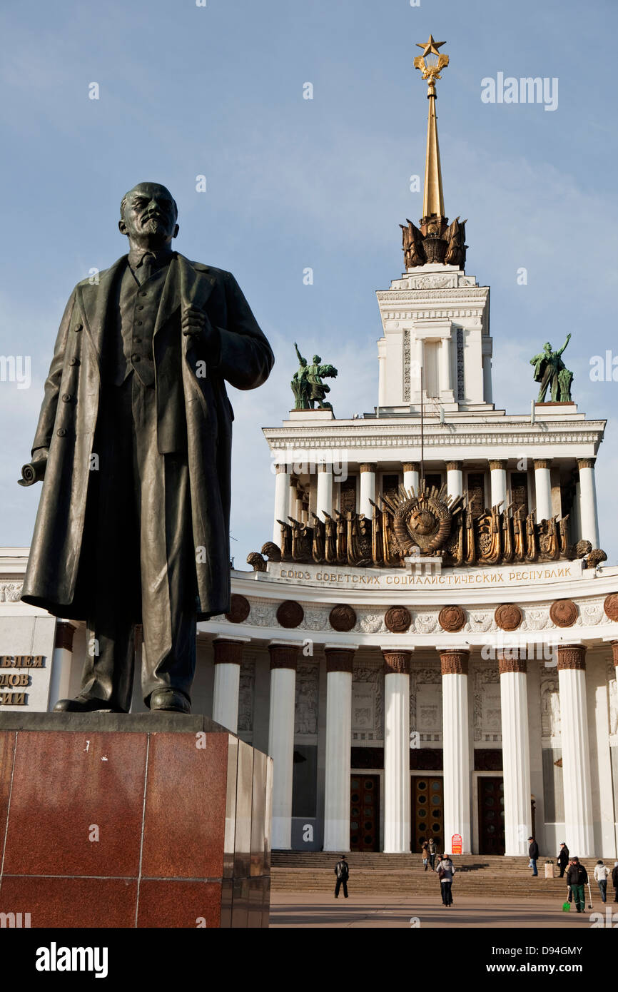 lenin statue and central pavilion, all-russia exhibition centre (vvc), moscow, russia Stock Photo