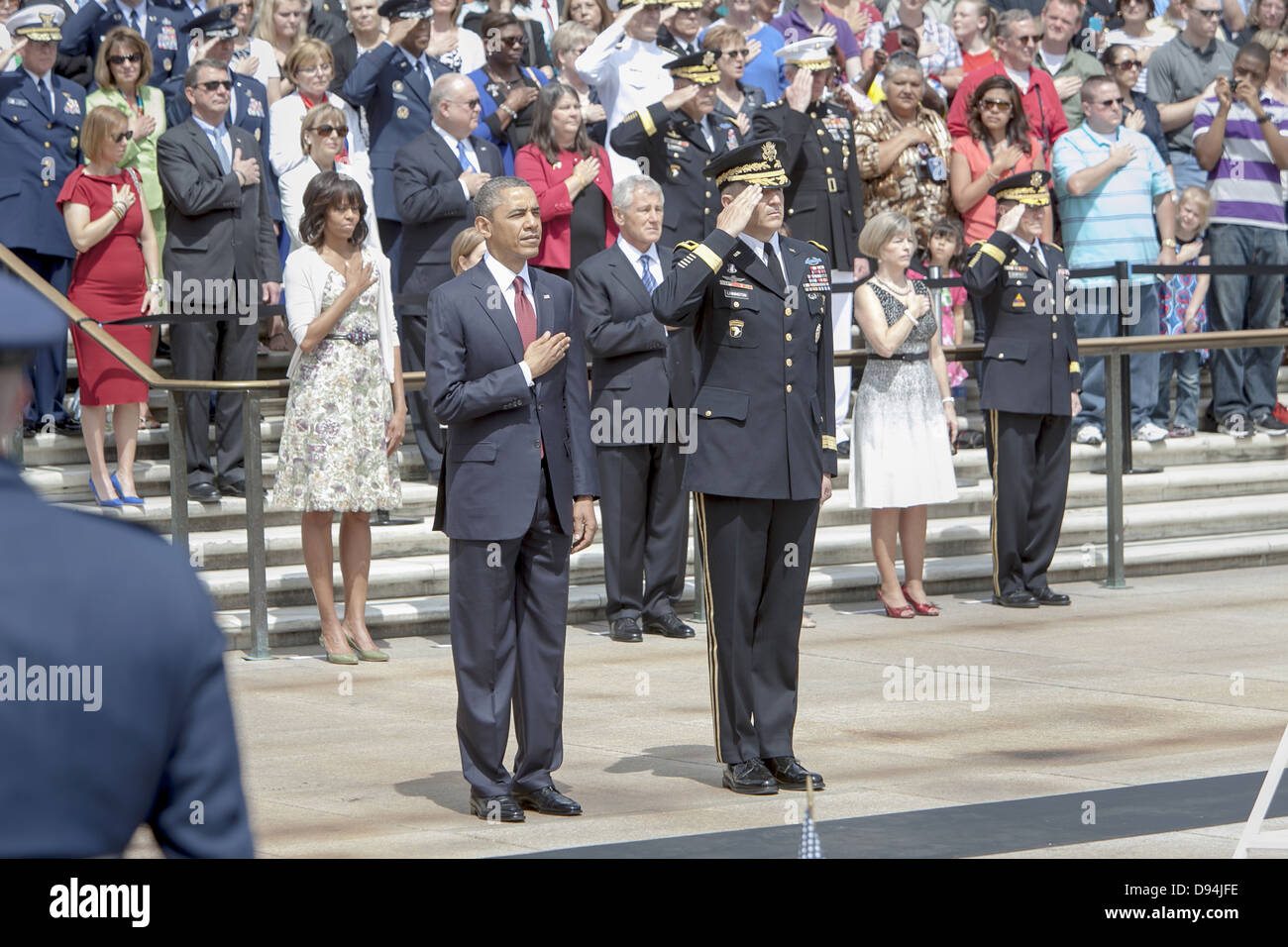 US President Barack Obama stands with Army Maj. Gen. Michael S. Linnington during the national anthem during the Memorial Day ceremony at the Tomb of the Unknown Soldier May 27, 2013 at Arlington National Cemetery, VA. Stock Photo