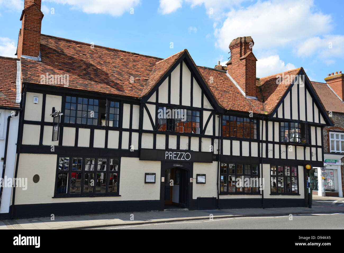 Prezzo restaurant in period building, Cornmarket, Thame, Oxfordshire