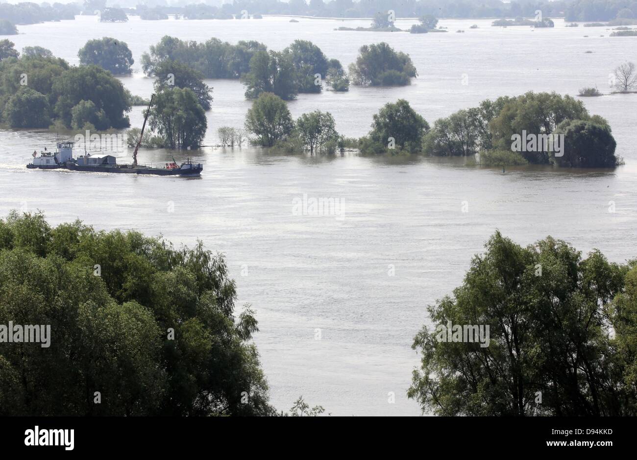Дельта реки дунай. Дунай в румынии. Будапешт дунай мост. Река дунай. Климат в дунае.
