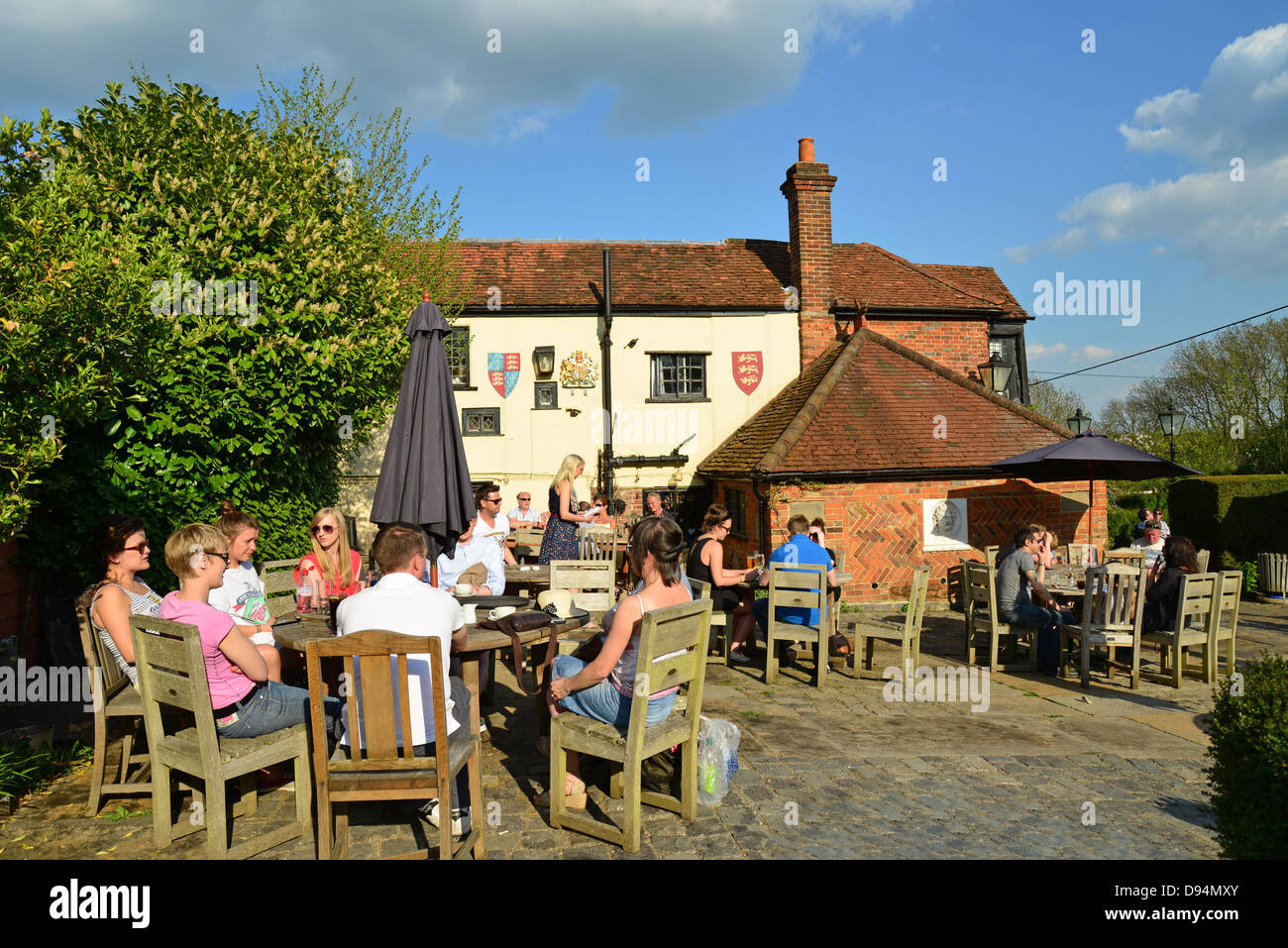 Beer garden at 'The Royal Standard of England' pub, Forty Green, Beaconsfield, Buckinghamshire, England, United Kingdom Stock Photo