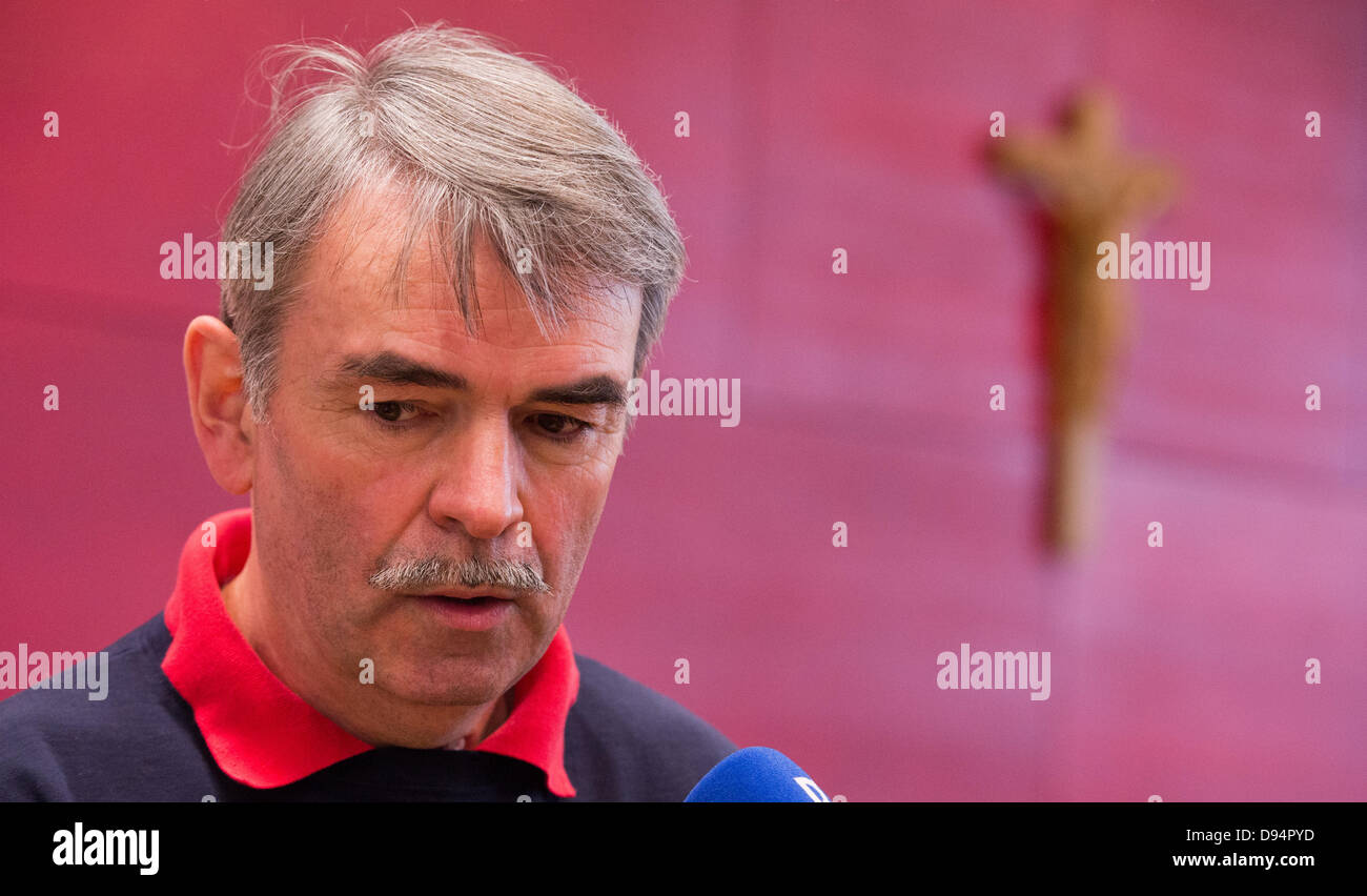 Gustl Mollath arrives at a hearing of the Mollath-investigation committee held at the Bavarian parliament in Munich, Germany, 11 June 2013. Mollath was institutionalised into a psychiatric clinic in 2006, because he was regarded as a 'public danger'. Mollath ever since sees himself as a victim of a conspiracy and meanwhile general doubts concerning the sentencing has led the public prosecution department and the defence to reopen the case. Photo: PETER KNEFFEL Stock Photo