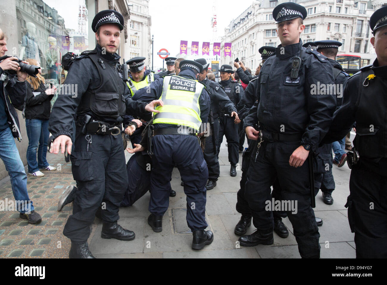 London, UK. 11th June 2013. Anti G8 protesters in scuffles with police on Regent Street. Credit:  Lydia Pagoni/Alamy Live News Stock Photo