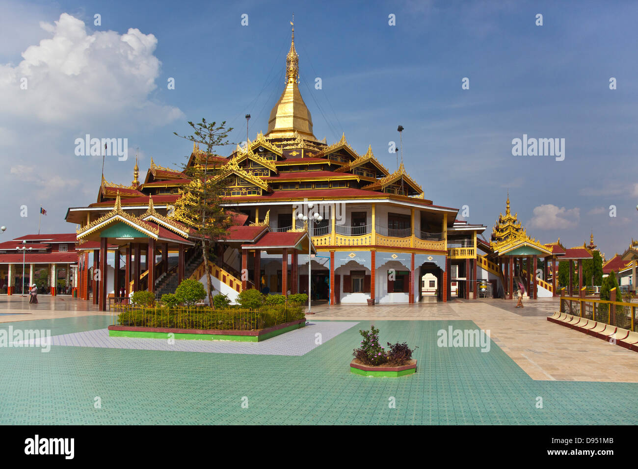 The TEMPLE of PHAUNG DAW OO PAYA is the holiest Buddhist site in SHAN STATE - INLE LAKE, MYANMAR Stock Photo