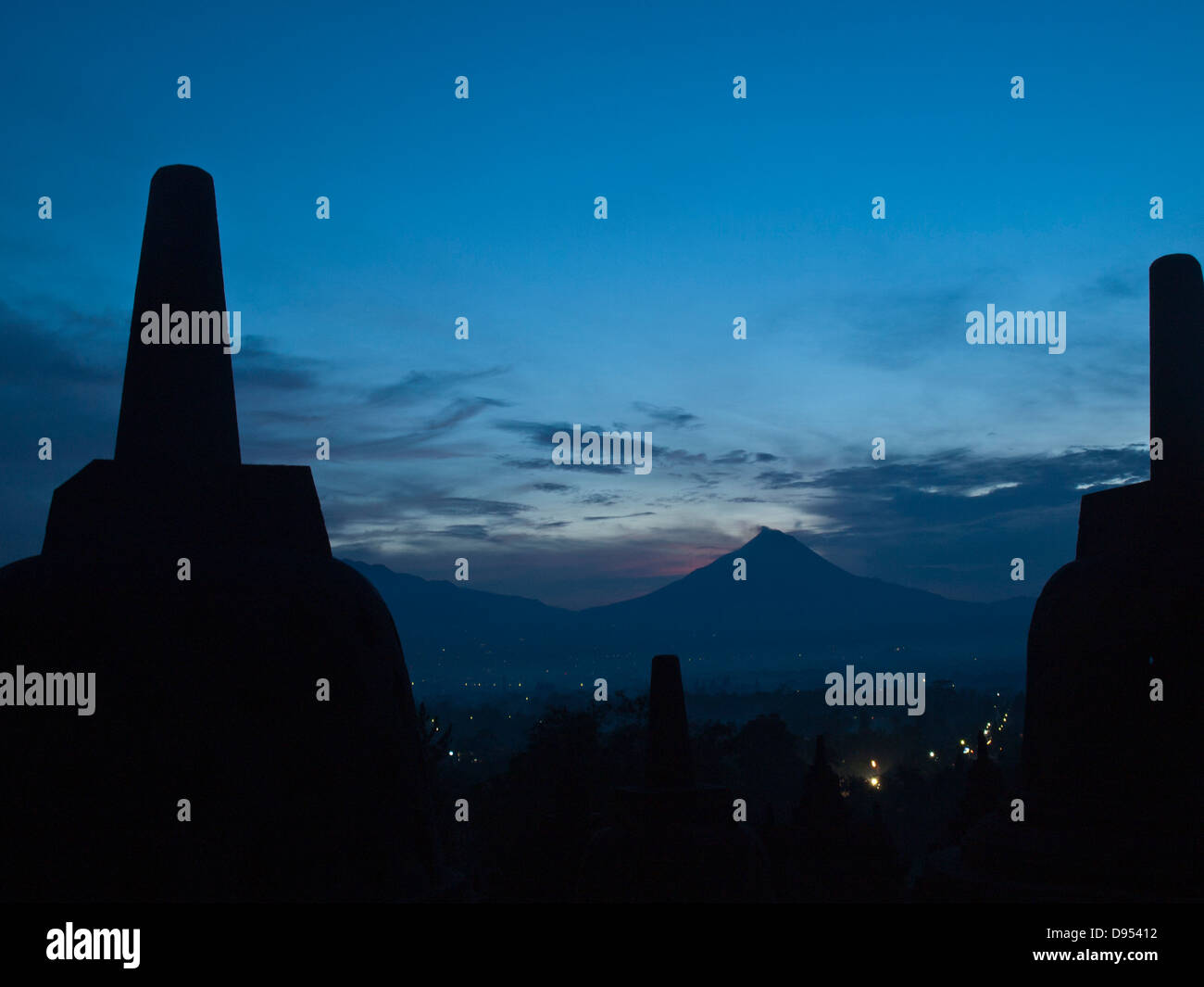 Sunrise at Borobudur temple Stock Photo - Alamy - Borobudur Sunrise