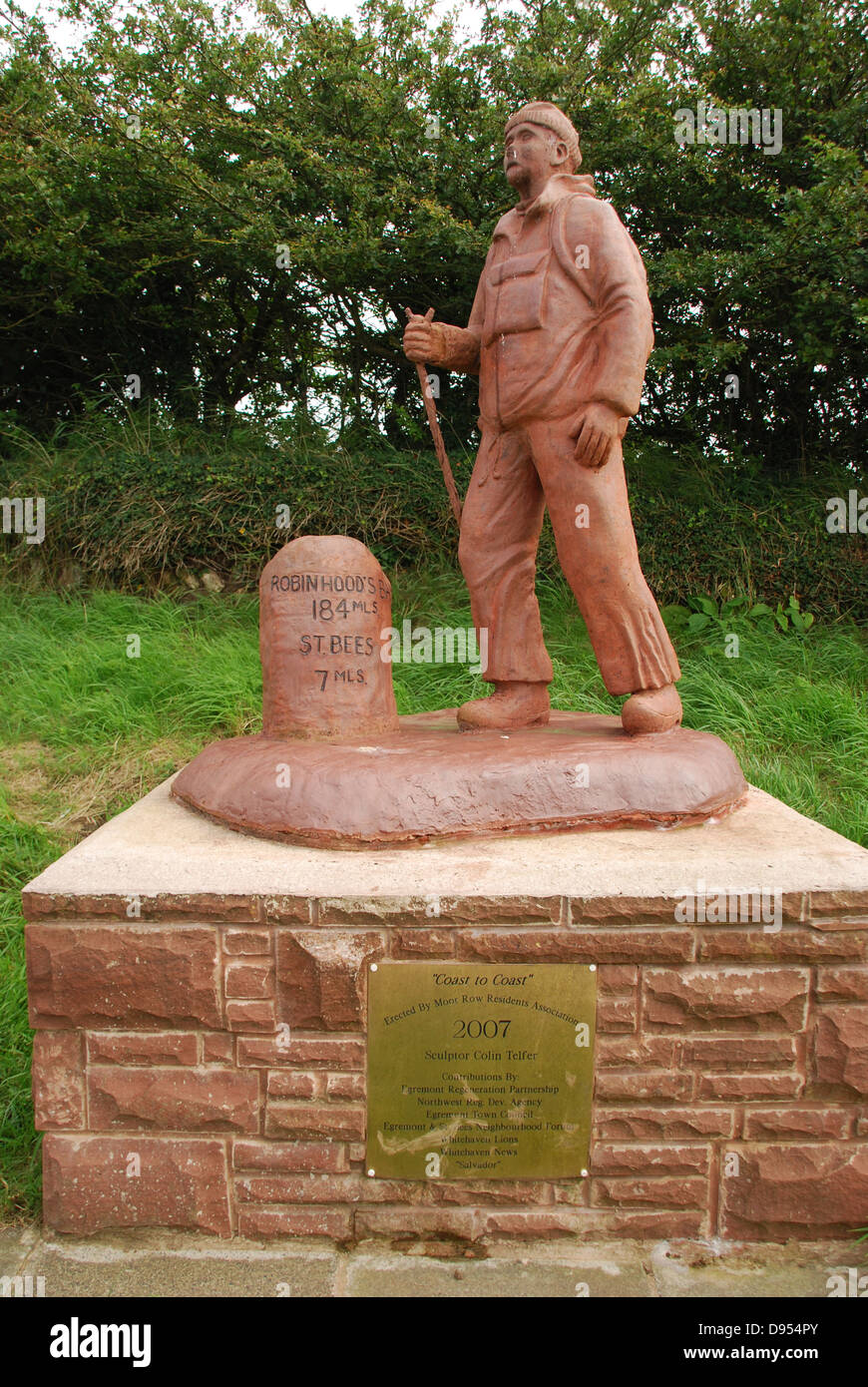 Colin Telfer's Coast to Coast statue of hill walker Alfred Wainwright in Moor row on the coast to coast walk. Cumbria. UK Stock Photo