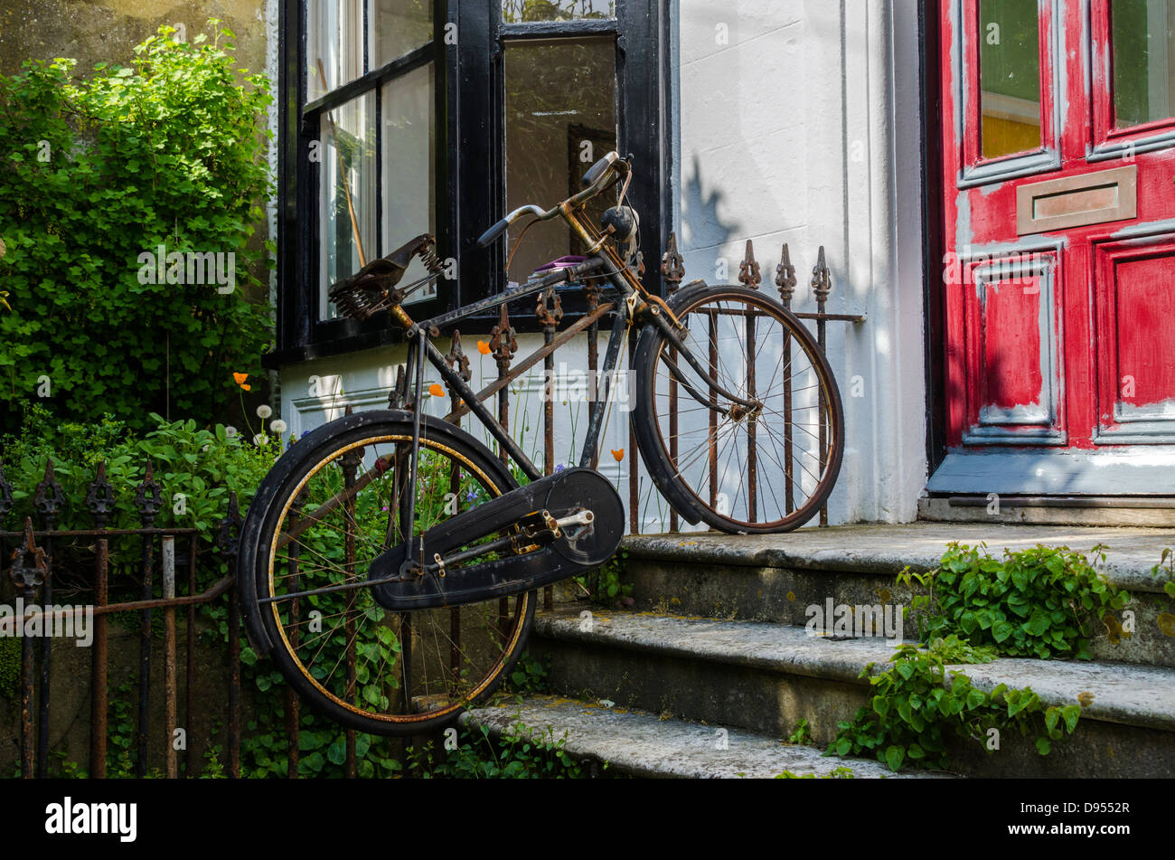 Old house with bicycle hi-res stock photography and images - Alamy