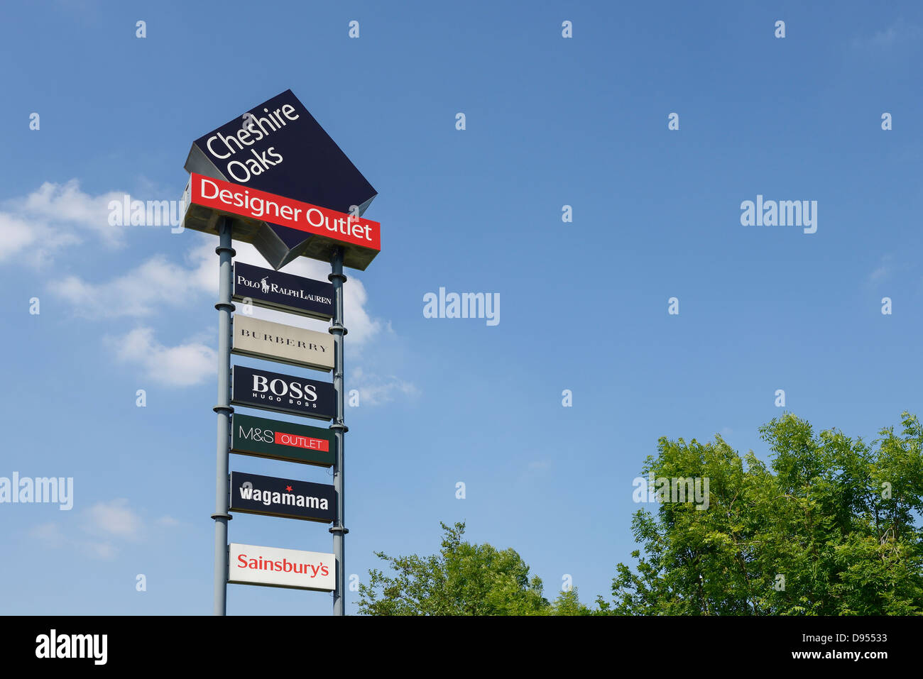 Cheshire Oaks Outlet High Resolution Stock Photography and Images - Alamy