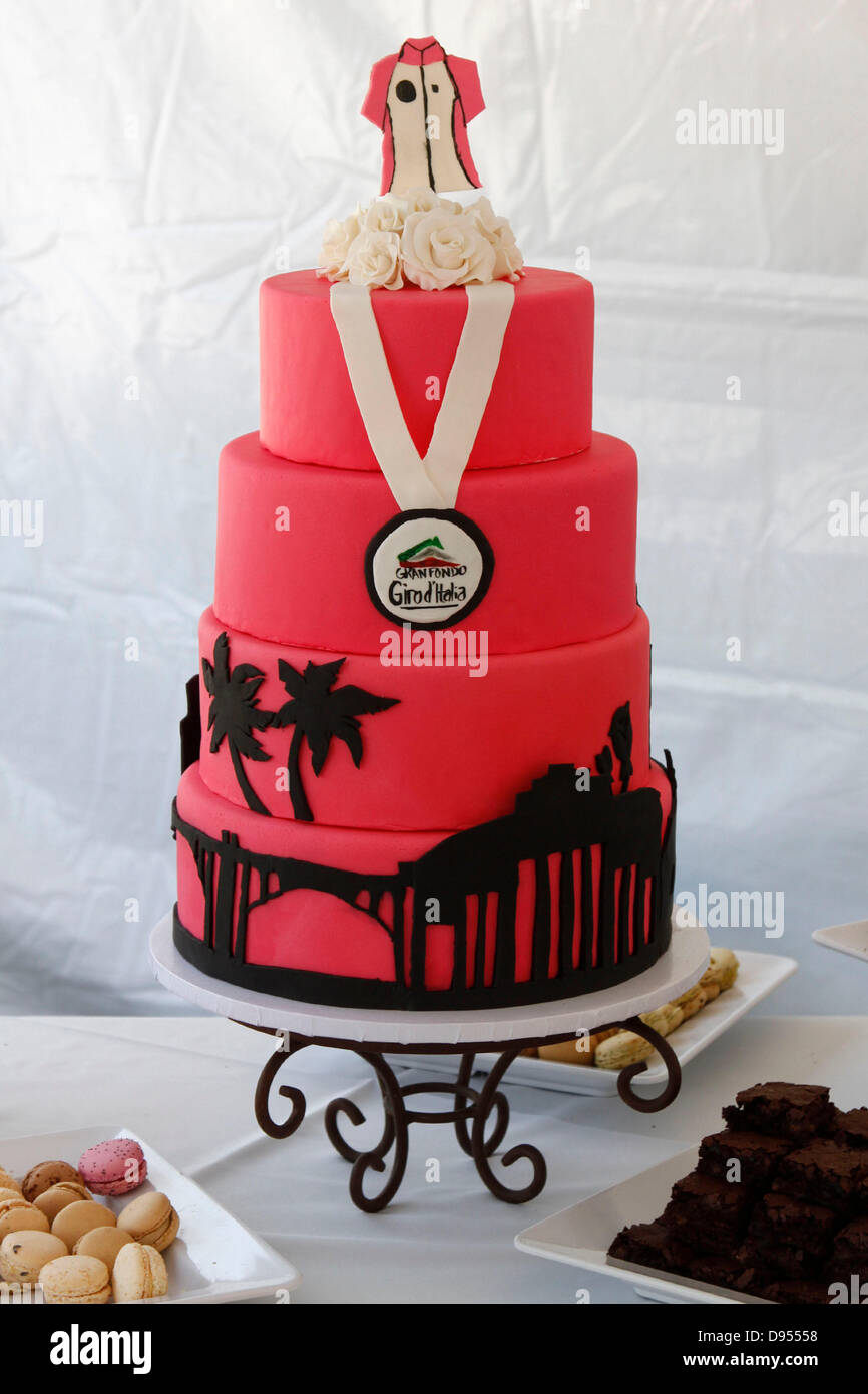 Top 10 Best Birthday Cake Delivery near Venice, Los Angeles, CA - October  2023 - Yelp