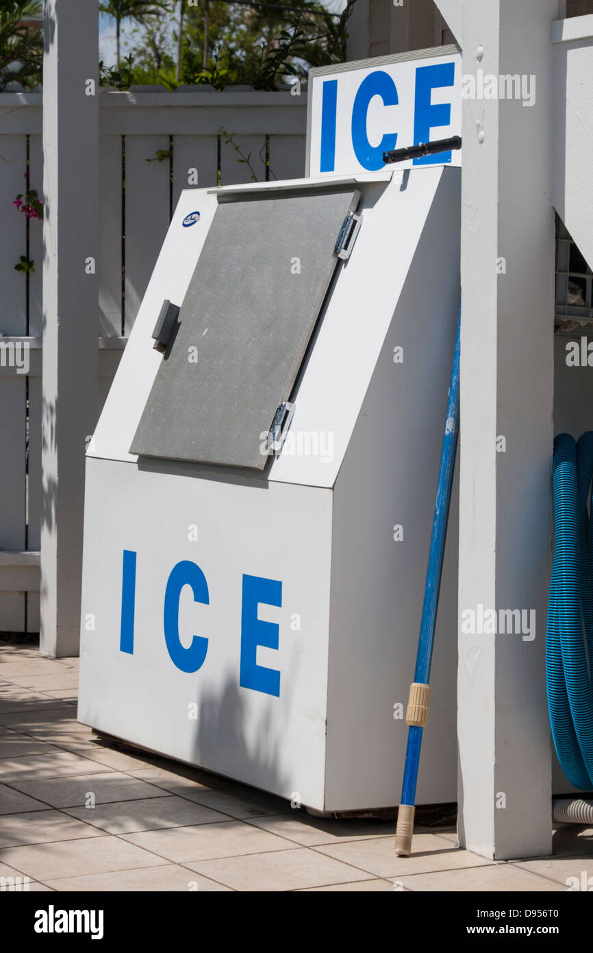 Ice machine hi-res stock photography and images - Alamy