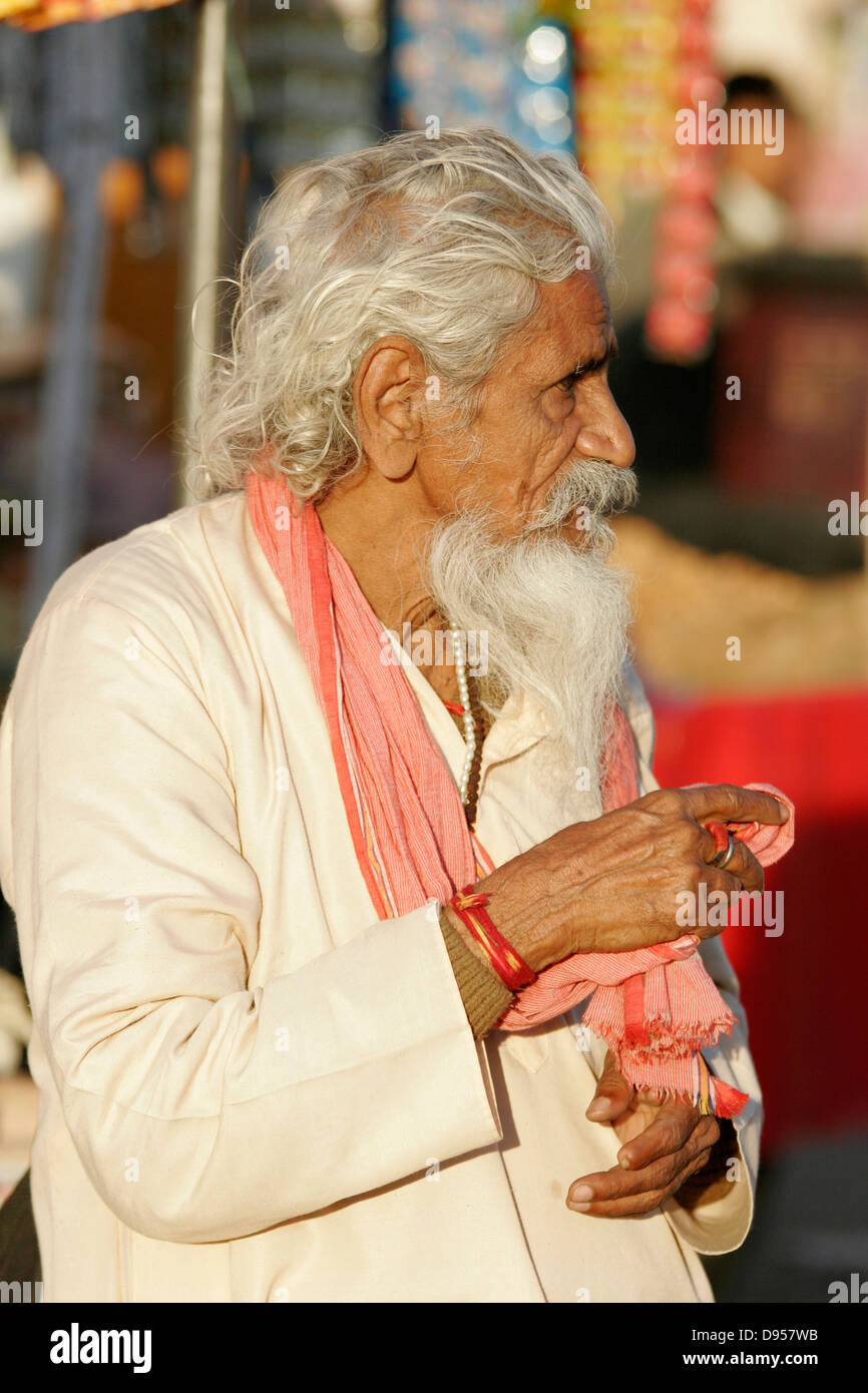 Old man with white hair hi-res stock photography and images - Alamy