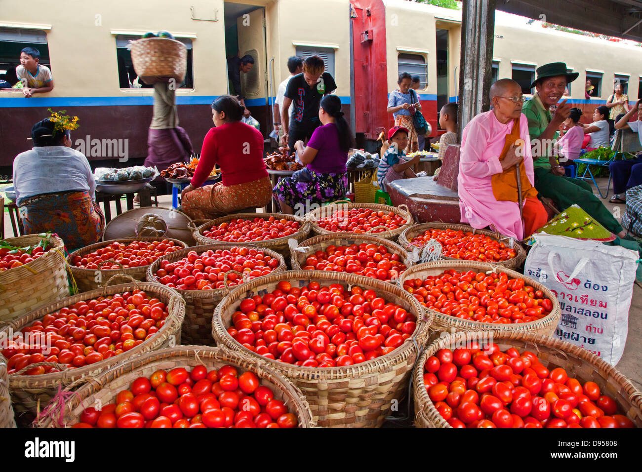 TOMATOES are transported by train on the route from Pyin U Lwin to Hsipaw - MYANMAR Stock Photo