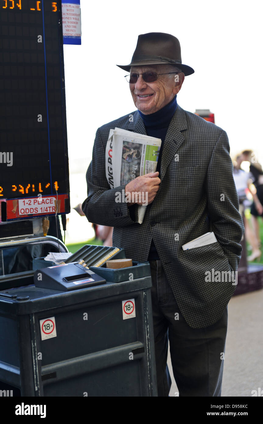 Bookie racecourse hi-res stock photography and images - Alamy