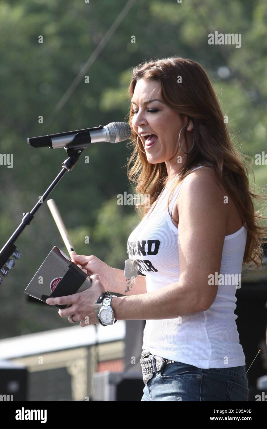 Jun 8, 2013 Country music artist Gretchen Wilson keeps the crowd entertained. Thunder on the