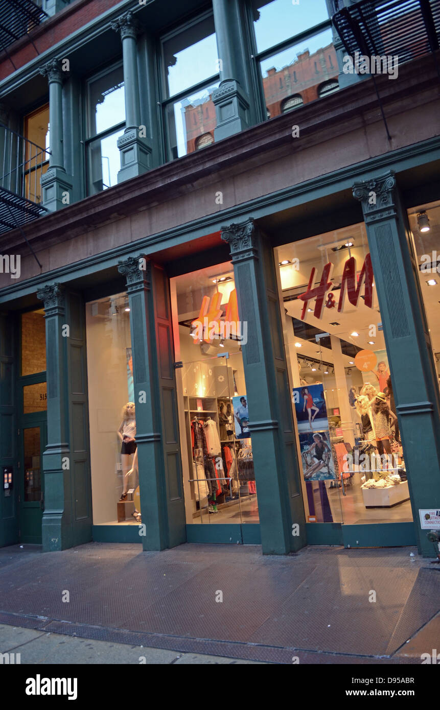 H&M store in Soho, Manhattan Stock Photo - Alamy