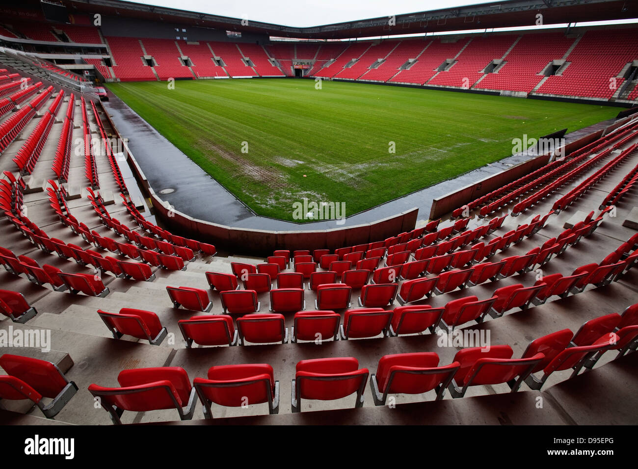 SK Slavia Praha right now 😂 - The Football Arena