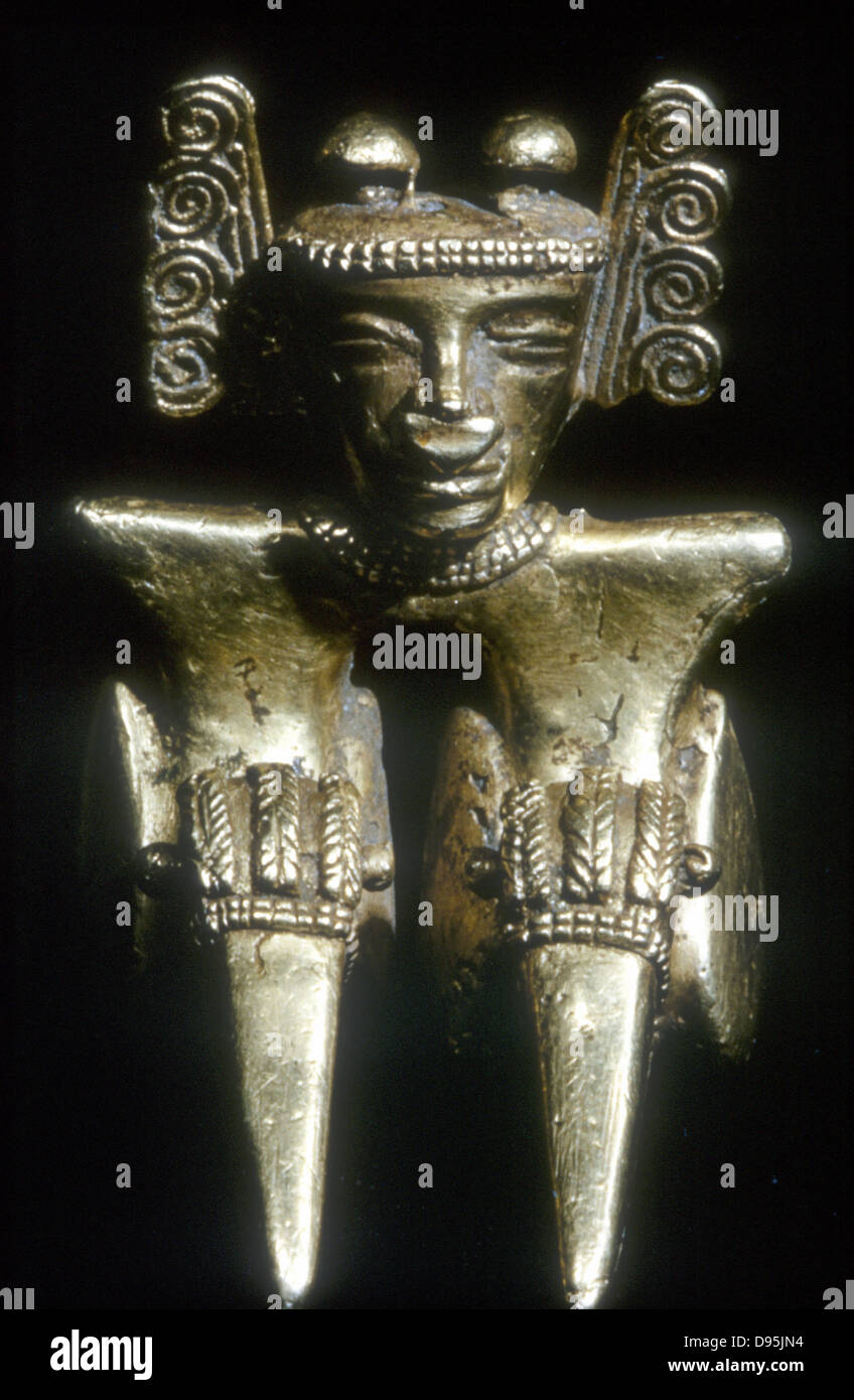 Pre-Columbian: Columbia, Quimbaya. Seated figure, 14-15th century, gold. Stock Photo