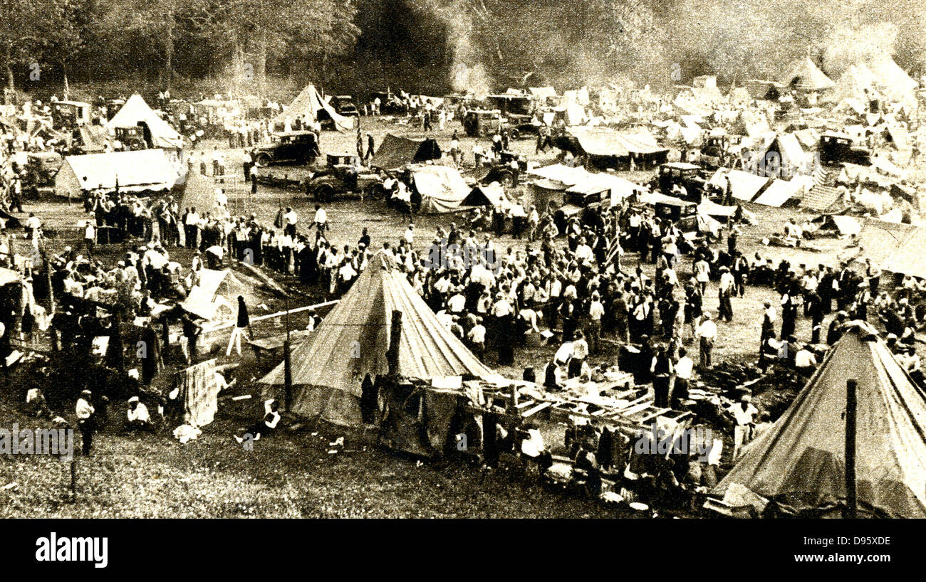 The American Depression, 1930s: Camp outside Washington of the ex-servicemen who marched on the city asking for the  bonuses promised to them to be paid in a lump sum.  The government could not grant their request due to a budget deficit. Stock Photo