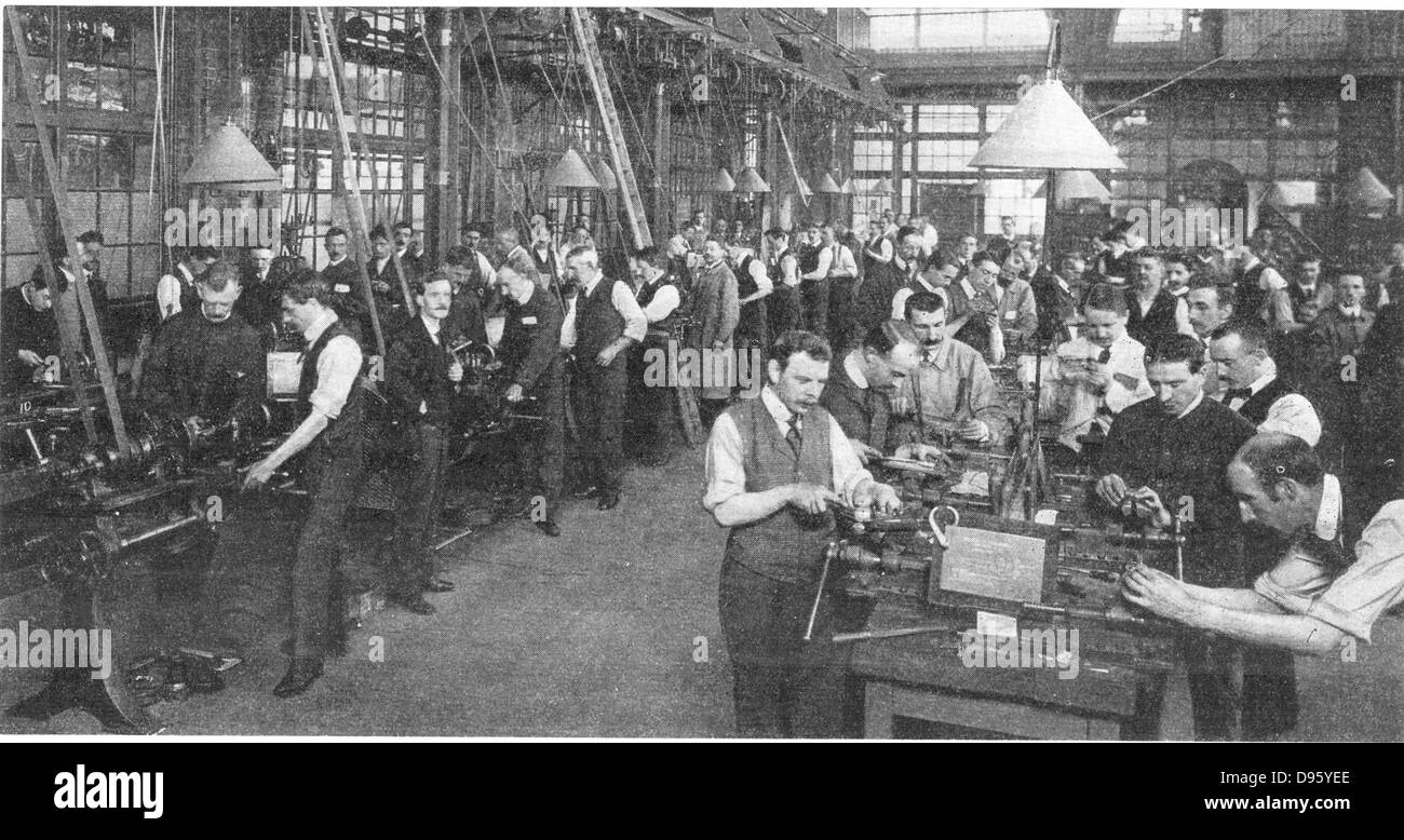 World War I - 1914-1918. British office workers, too old for military service, working as volunteers in a munitions factory in their spare time. Stock Photo