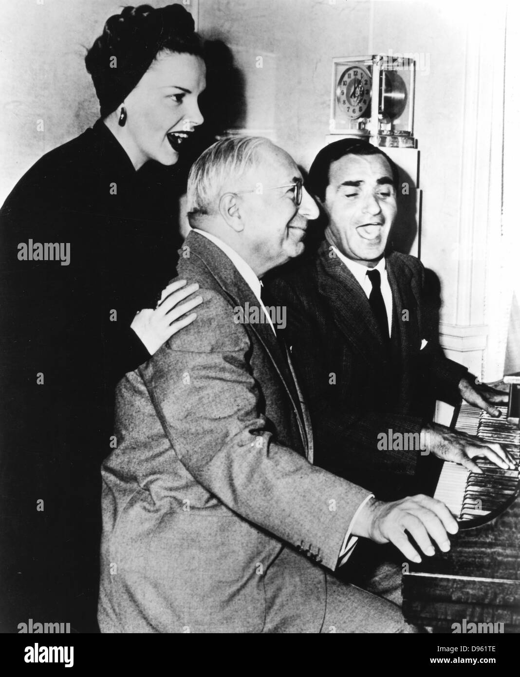 Sam Goldwyn (1882-1974) Polish-born American film magnate, with Judy Garland (1922-1969) American filmstar, and another artist Stock Photo