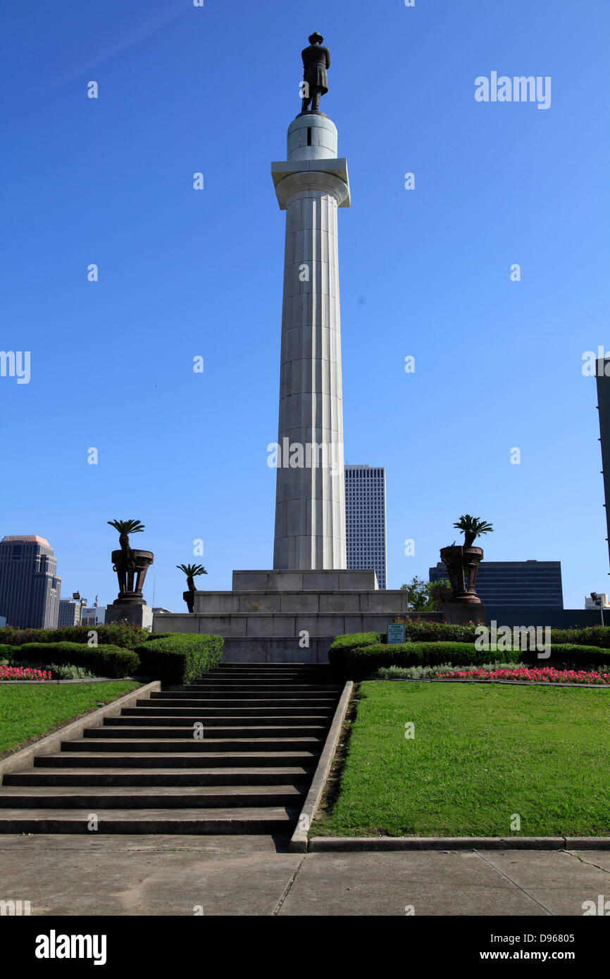 Statue of Robert E. Lee in the center of the Lee Circle in New Orleans. Robert Edward Lee was born at January 19, 1807 in Virginia and died October 12, 1870 in Lexington, Virginia.  Photo: Klaus Nowottnick Date: April 26, 2013 Stock Photo