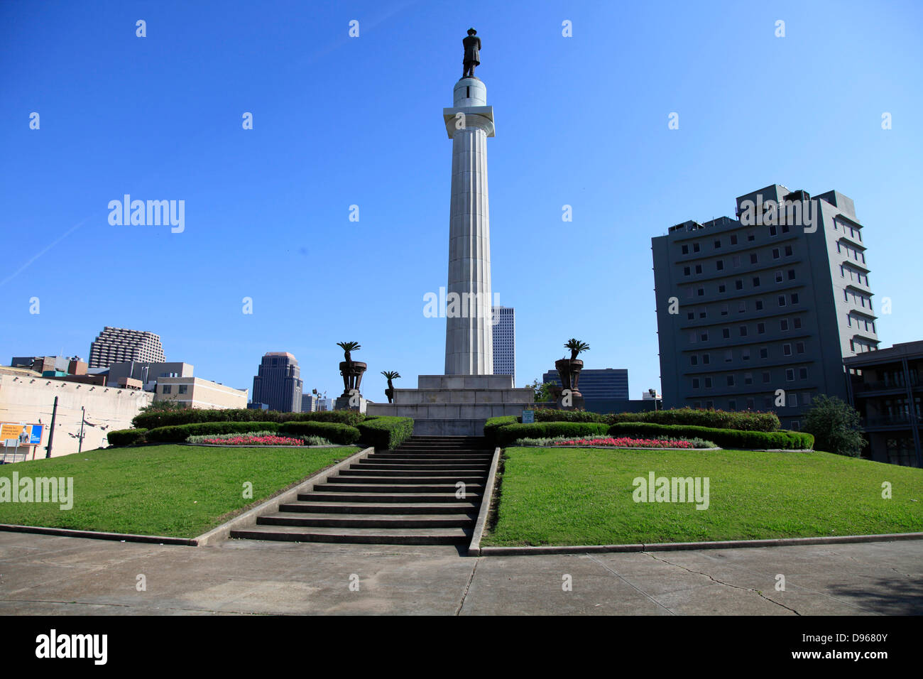 Statue of Robert E. Lee in the center of the Lee Circle in New Orleans. Robert Edward Lee was born at January 19, 1807 in Virginia and died October 12, 1870 in Lexington, Virginia.  Photo: Klaus Nowottnick Date: April 26, 2013 Stock Photo
