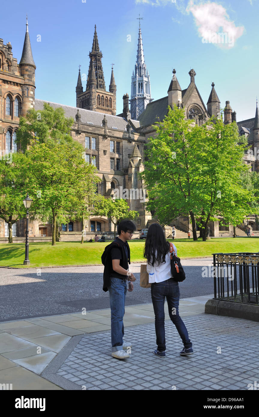 Students in the grounds of Glasgow University, Scotland, UK Stock Photo