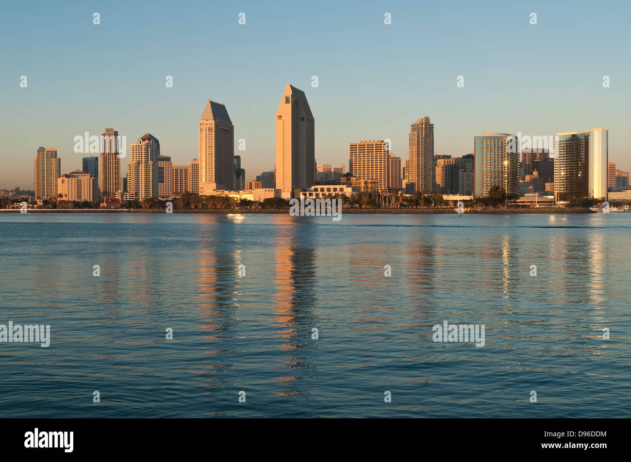 San diego skyline hi-res stock photography and images - Alamy