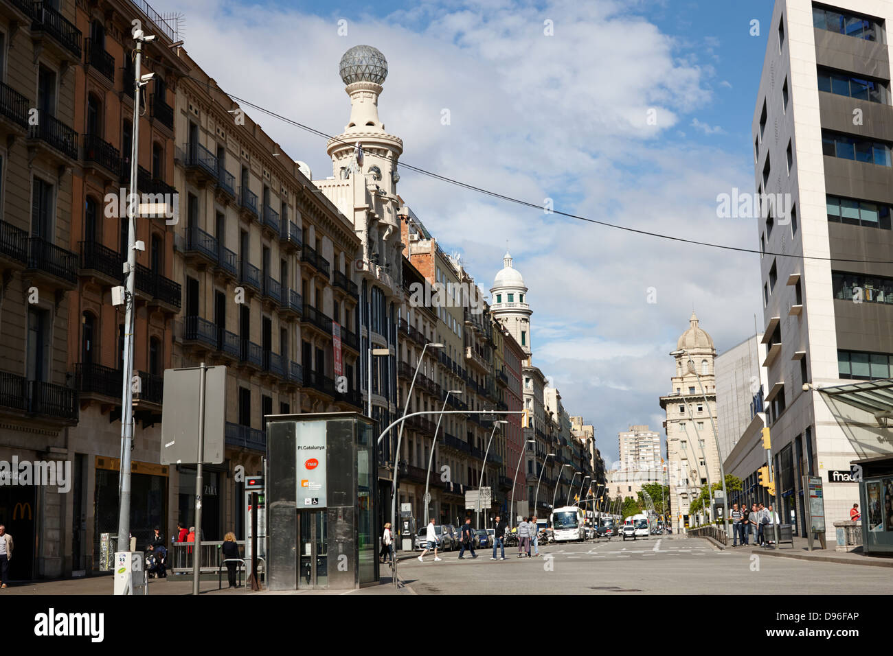 Pelayo street barcelona hi-res stock photography and images - Alamy