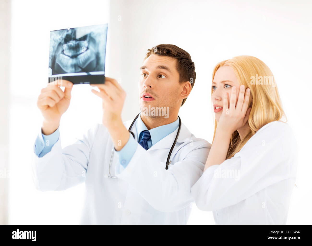 two doctors looking at x-ray Stock Photo - Alamy