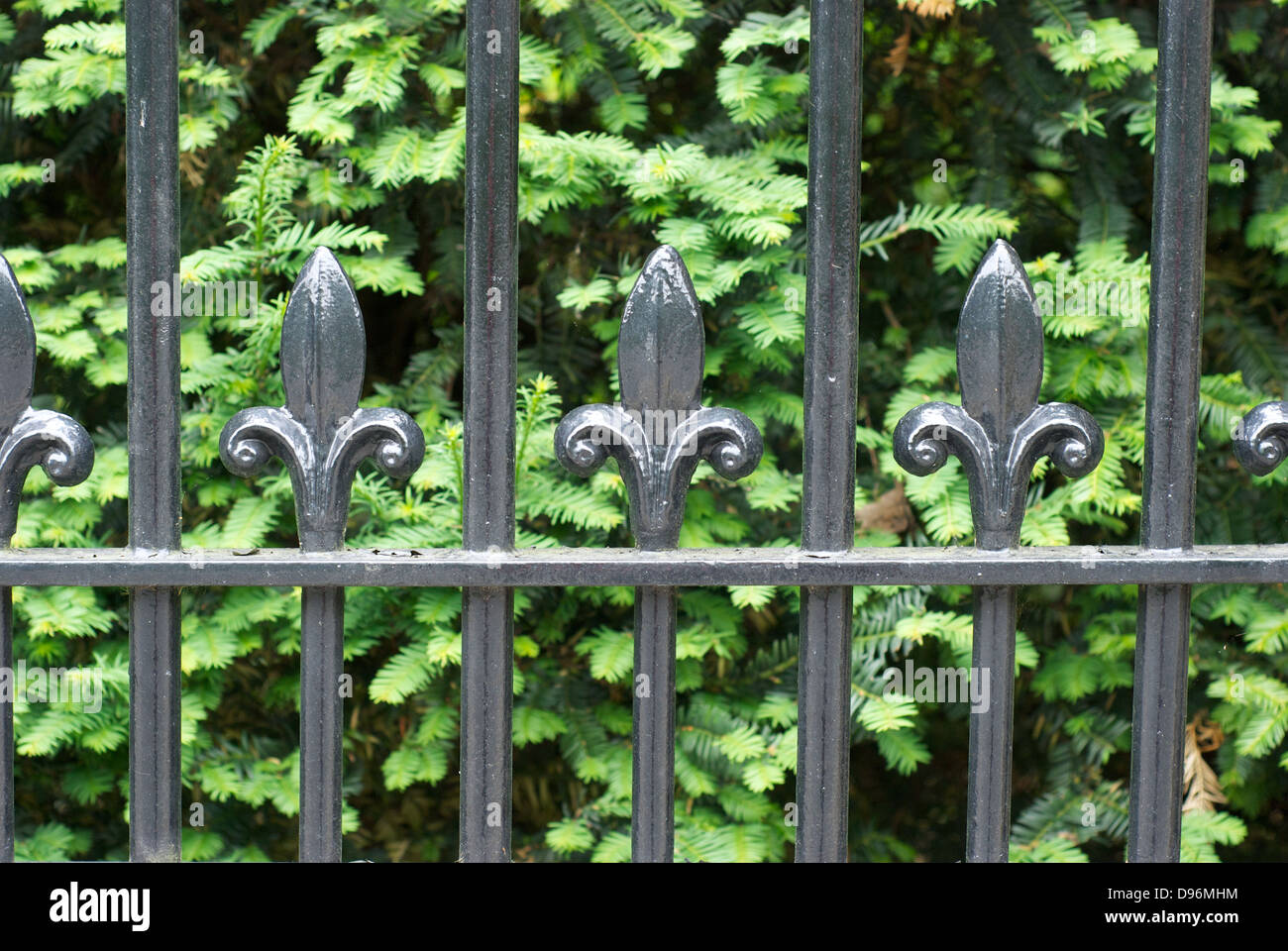 Green wrought iron fence hi-res stock photography and images - Alamy
