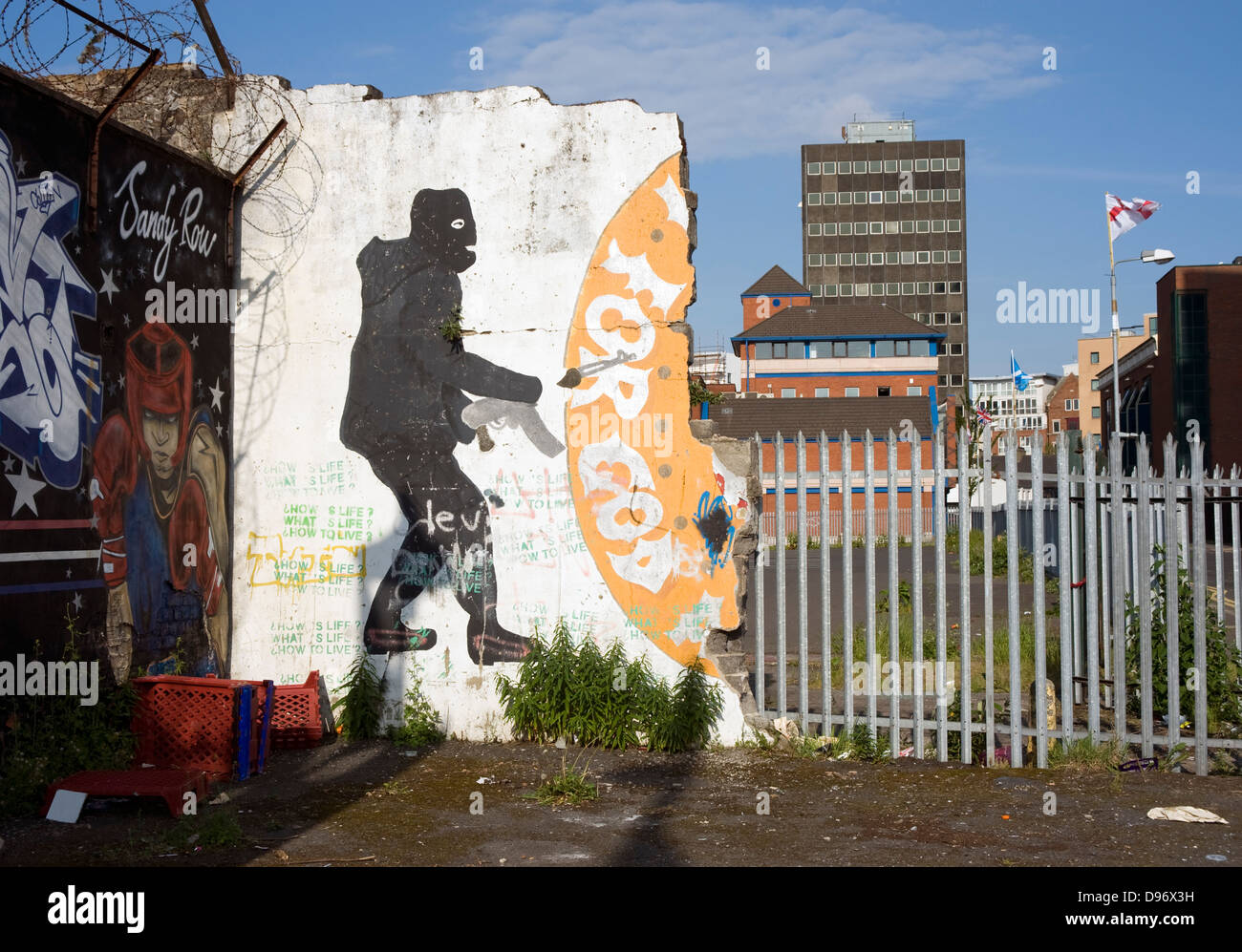 Paramilitary mural, Sandy Row, Belfast. Stock Photo