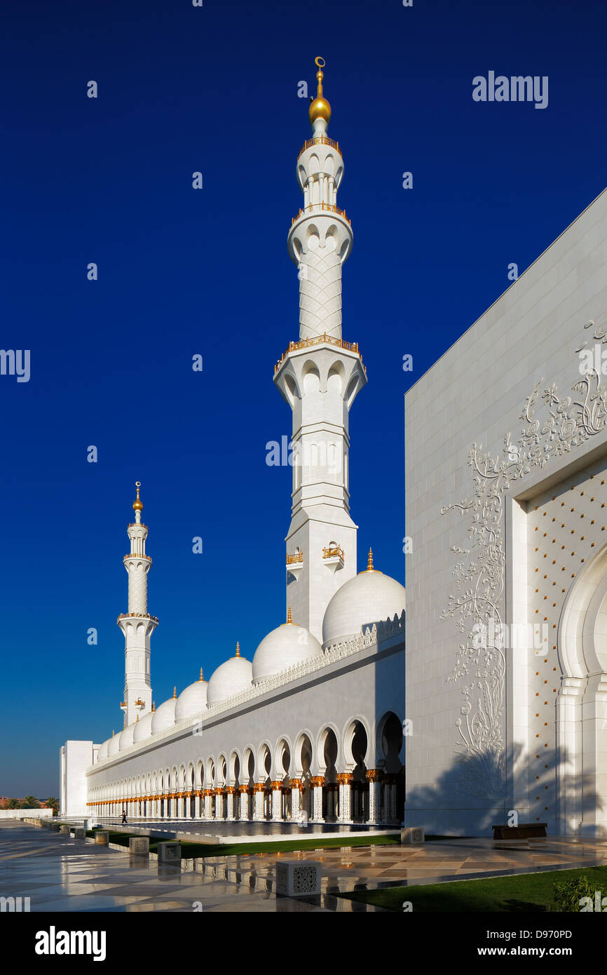 Sheikh Zayed Grand Mosque, Abu Dhabi is the largest in the UAE and the ...