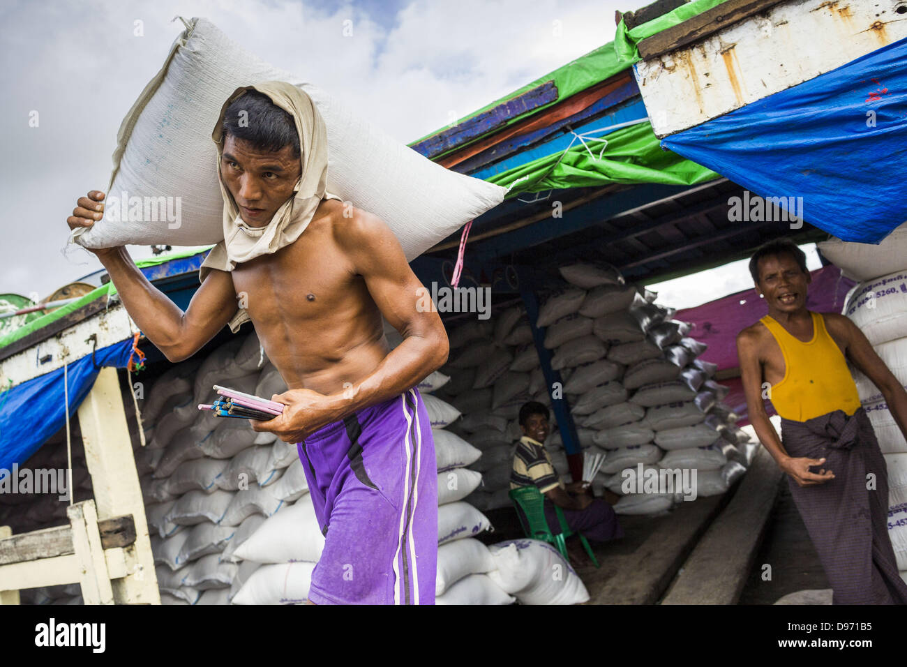 June 12, 2013 - Yangon, Union of Myanmar - Steverdores unload rice ...