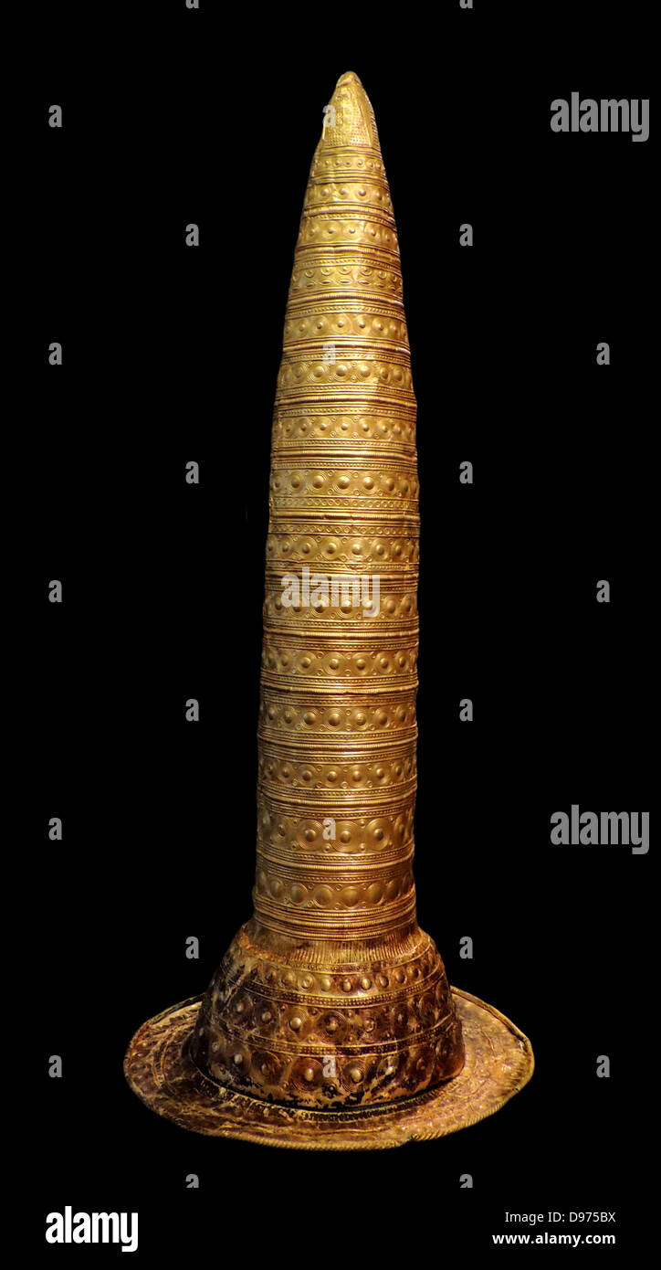 Getmsny Ruler Hat Gold hat hi-res stock photography and images - Alamy