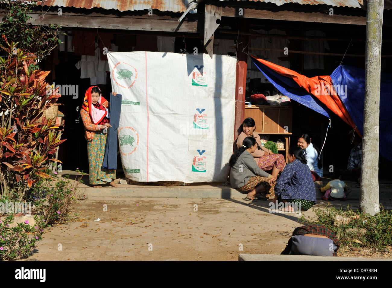 inle lake residents called Intha Stock Photo - Alamy