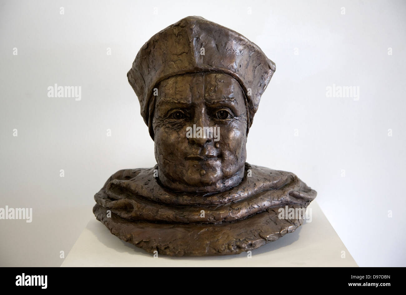 Silicon bronze bust by sculptor David Annand of Cardinal Thomas Wolsey Stock Photo Alamy