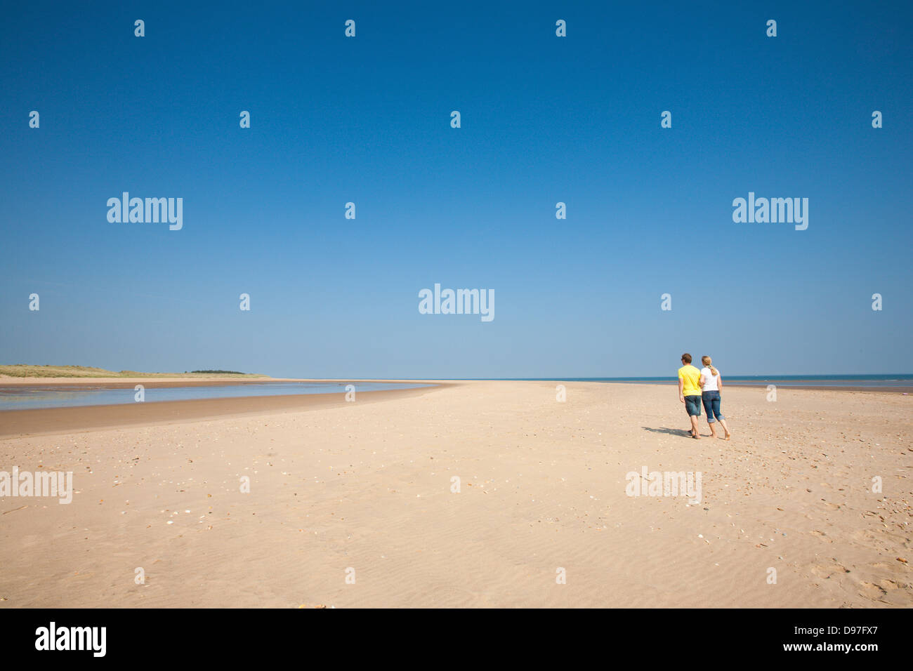 GB; ENGLAND; NORFOLK; SUMMER; BEACH; COUPLE; HOLIDAY; ALONE Stock Photo