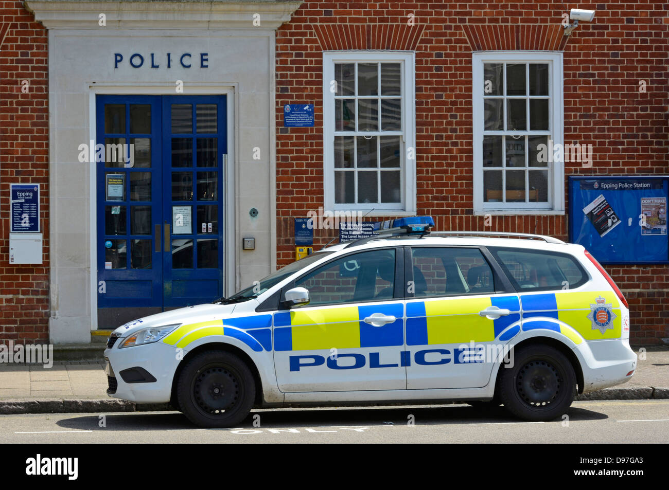 Essex constabulary Epping Police Station building side view of police car Battenburg Battenberg high-visibility emergency service markings England UK Stock Photo
