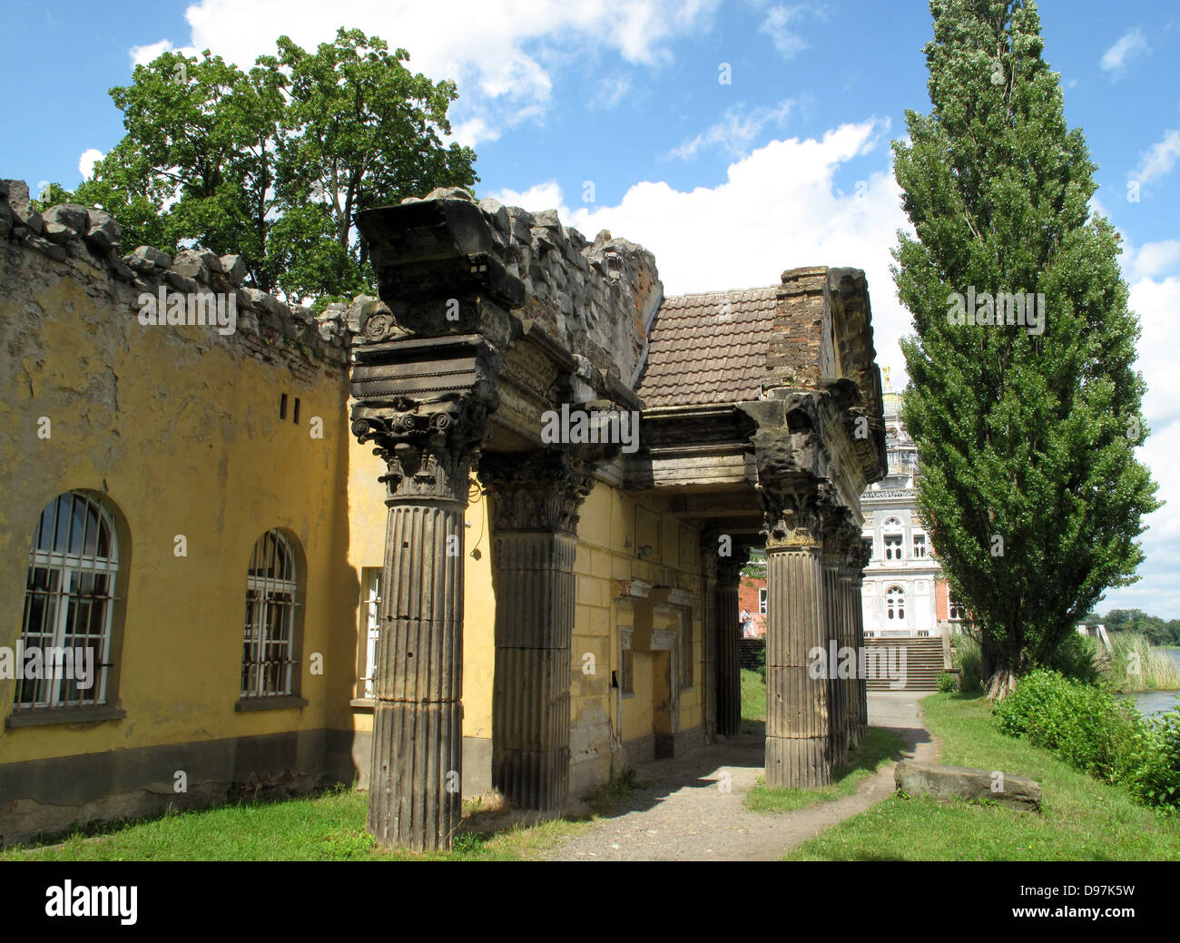 Run Down Structures Rundown structures hi-res stock photography and images - Alamy