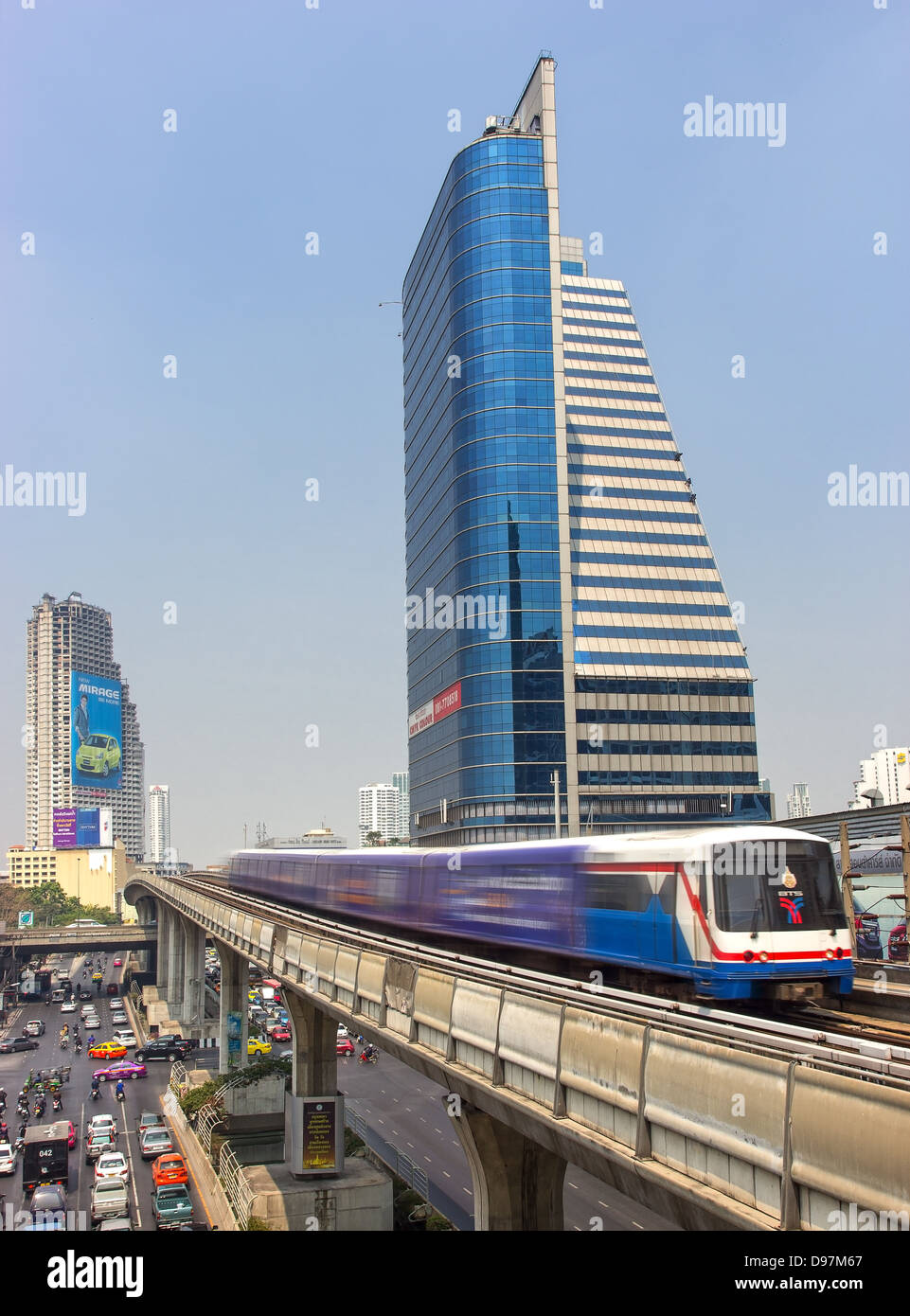 Sky train in Bangkok with building Stock Photo