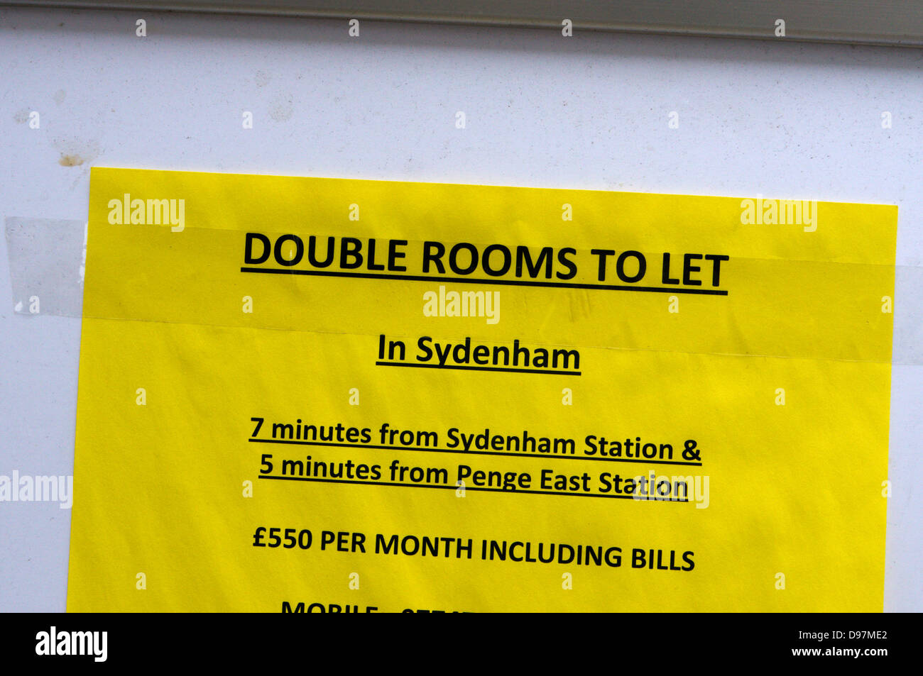 A sign for Double Rooms To Let in South London. Stock Photo