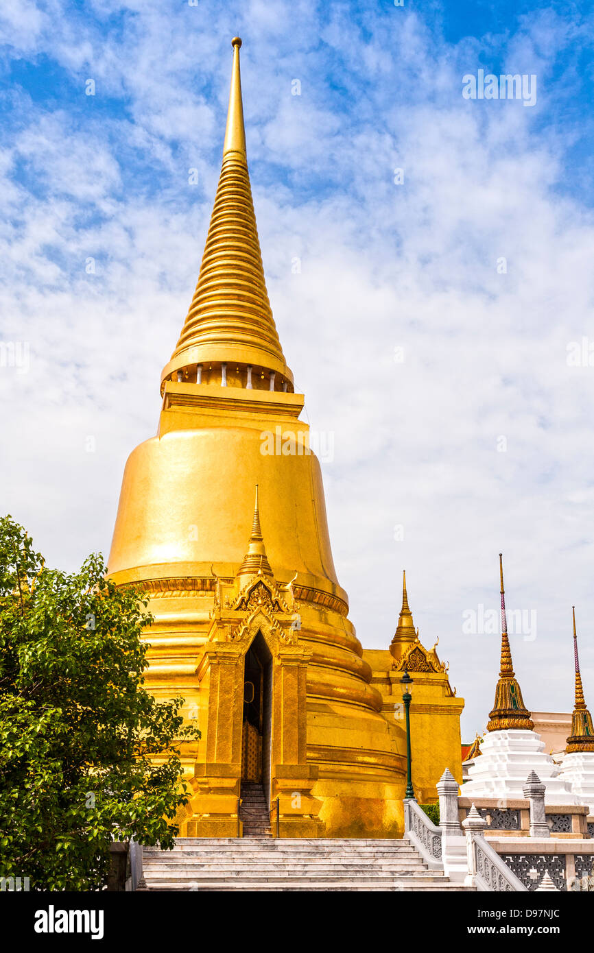 The Phra Sri Rattana Chedi in the Wat Phra Kaew temple complex in Bangkok, Thailand. Stock Photo
