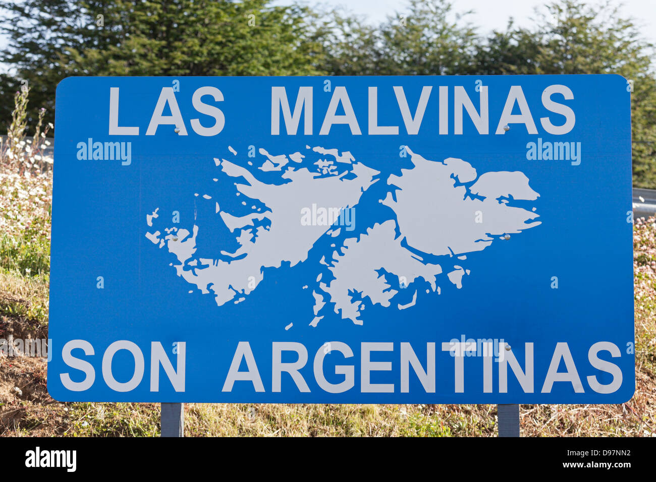 Las Malvinas son Argentinas - road sign seen in Argentina Stock Photo