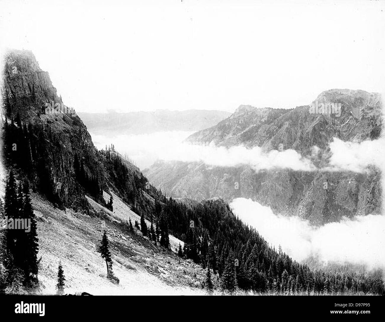 Unidentified mountain scenery with low lying clouds, Washington Stock Photo