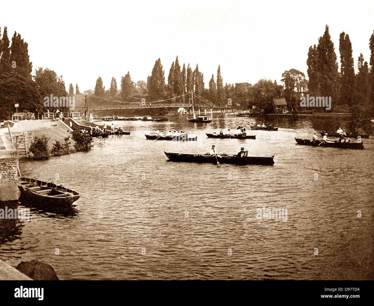 Teddington Lock River Thames early 1900s Stock Photo